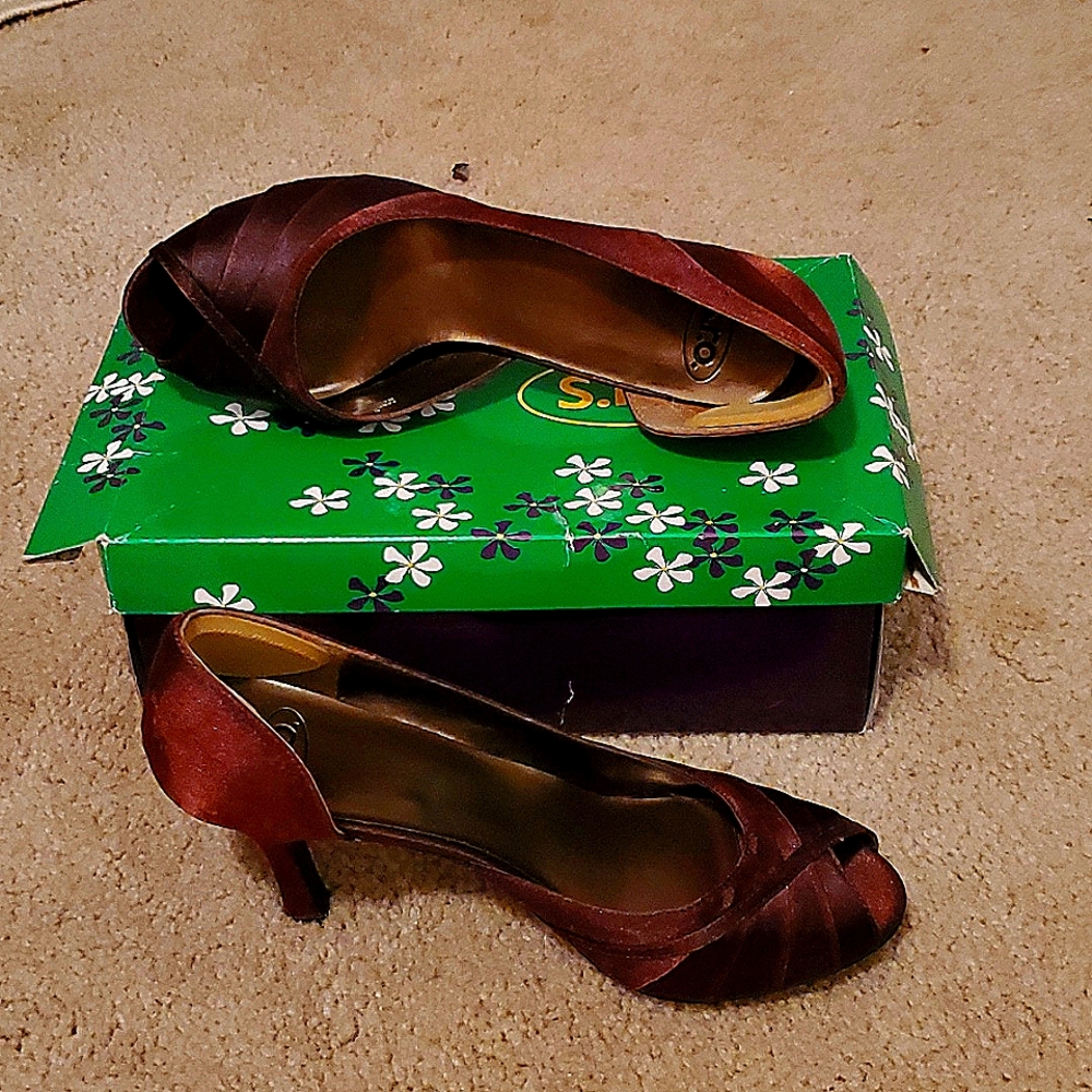 Bronze, satin  High heel shoe Size 8. 3" heel.